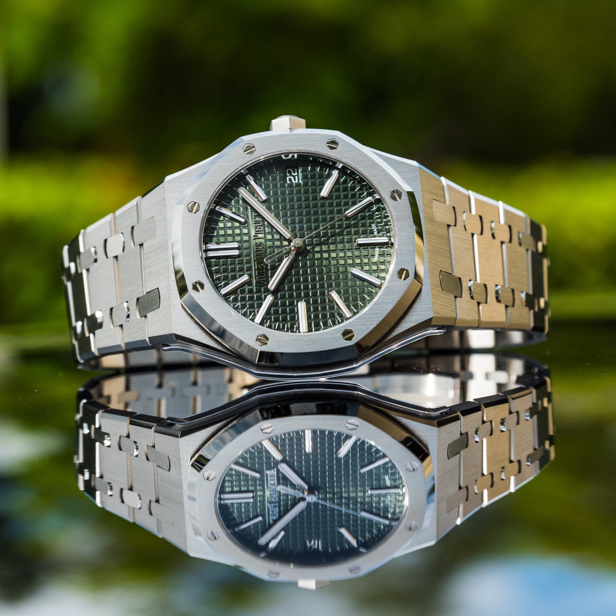 Audemars Piguet Royal Oak Green Edition: 50th Anniversary Tribute to Excellence