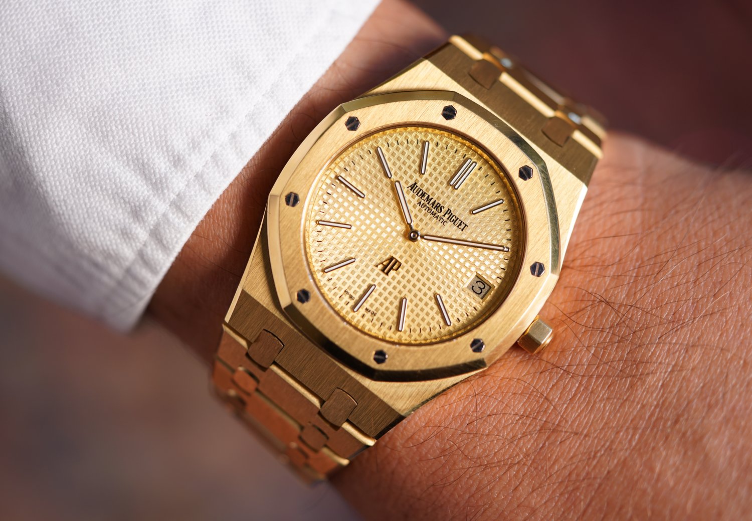 Discover the Elegance of Audemars Piguet Royal Oak Extra Thin 15202BA.OO.1240BA.02