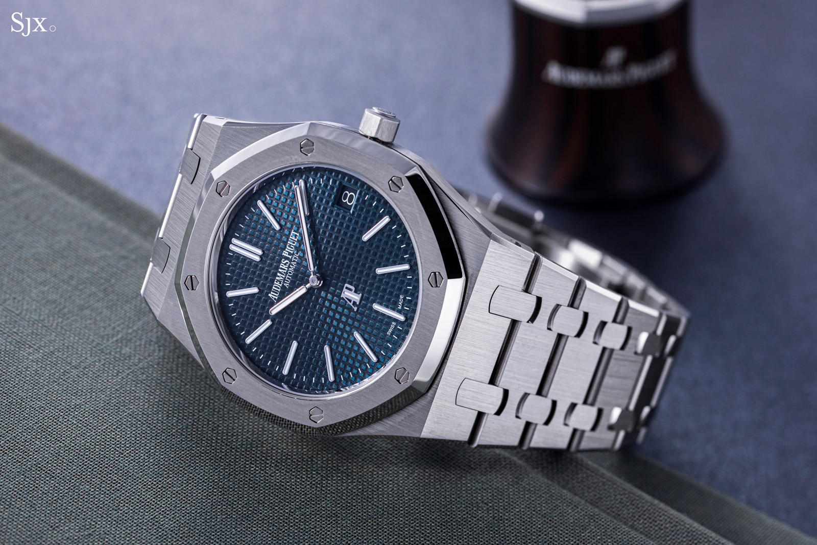 Audemars Piguet Royal Oak Bracelet: A Perfect Blend of Elegance and Durability